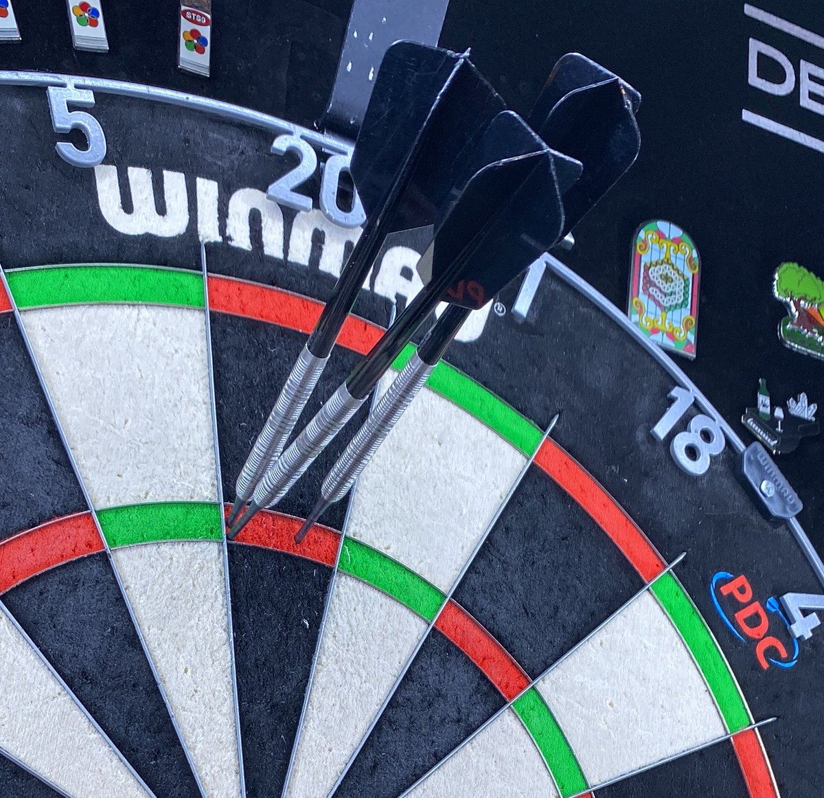 Cornelius Dore (@imabetterwindow) on Twitter photo New setup Iβve been loving recently. <a href="/DartsClearance/">Darts Clearance</a> 22g with Condor AXE Slims (L). Scoring really well. Doubles lagging a bit behind. New setup Iβve been loving recently. <a href="/DartsClearance/">Darts Clearance</a> 22g with Condor AXE Slims (L). Scoring really well. Doubles lagging a bit behind.