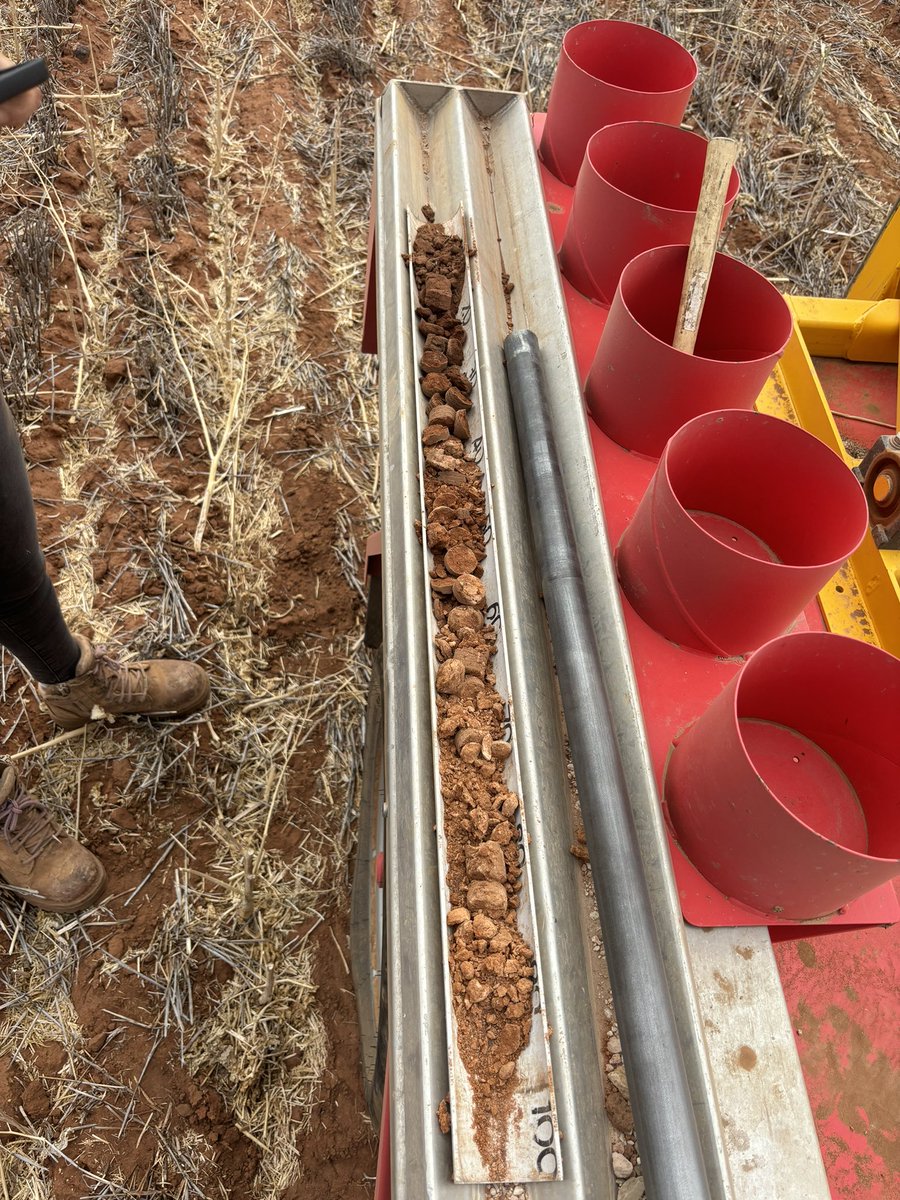 JKBreezyHillAg's tweet image. ‘The maps don’t lie’ - niether do soil cores! @BethSleep and I navigated to 3 zones in the ‘Scrub’ paddock today. Massive yield variability - 2-6.5T Barley last year. 

We paired EM38, Potassium, Uranium and Thorium map layers with Yield and found 3 quite different soil profiles