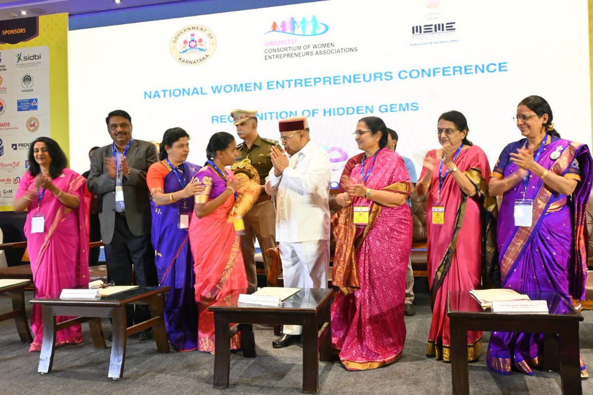 Ratnaprabha_IAS's tweet photo. Hon’ble Governor of Karnataka Shri Thaawarchand Gehlot was the Chief Guest. For the valedictory &amp; presented the Awards. It was a great moment for all of us.🙏👌@narendramodi @TCGEHLOT @UbuntuConsorti1 https://t.co/rBrGfBvzpc
