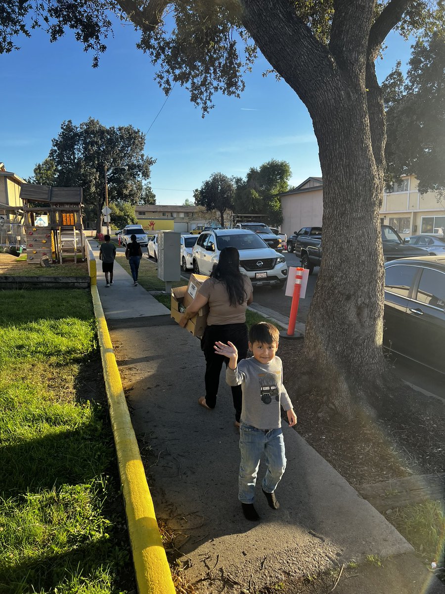 JamesMai's tweet photo. Food for Families this afternoon, we distributed over 1,000lbs of food today in multiple cities, in preparation for Thanksgiving ensuring kids and families have for the holiday #giving #caring #community https://t.co/eVv2eXnuel