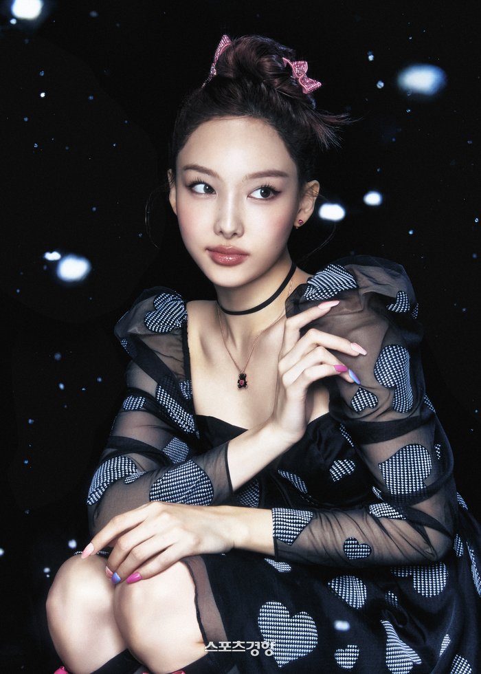 Nayeon's photos for SWAROVSKI 2023 Holiday Campaign

#TWICE #트와이스 <a href="/JYPETWICE/">TWICE</a>