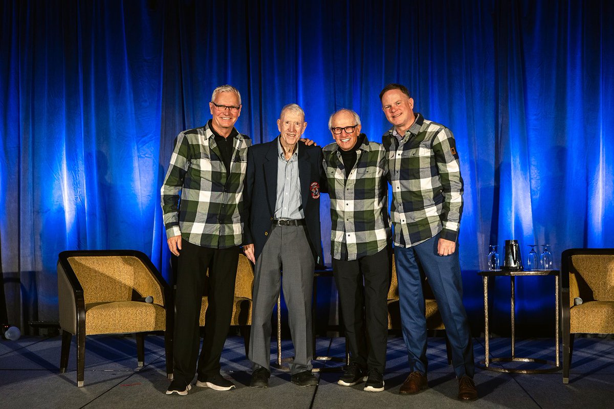 KCEventsYVR's tweet photo. @canucksalumni Luncheon featuring @Canucks Broadcasting Legends. So much ❤️ for the great Jim Robson! 🐐 🎙️ #eventplanner #eventprofs #yvrevents 📸 @sweetpea_miles https://t.co/n9IqASlqj4