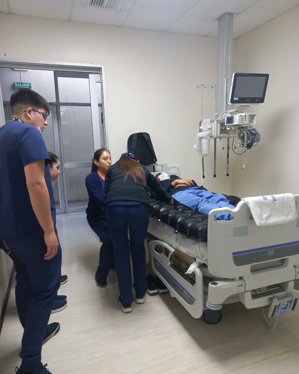 BPSOHospitalIqq's tweet photo. #BPSO @Hospitaliquique  Personal del Servicio de UPCA concentrados  en la educación sobre el buen uso del colchón de flotación seca 💪
@DorisGrinspun 
@rpintornao 
@Jessica70027495 https://t.co/GXLPbJdAp1