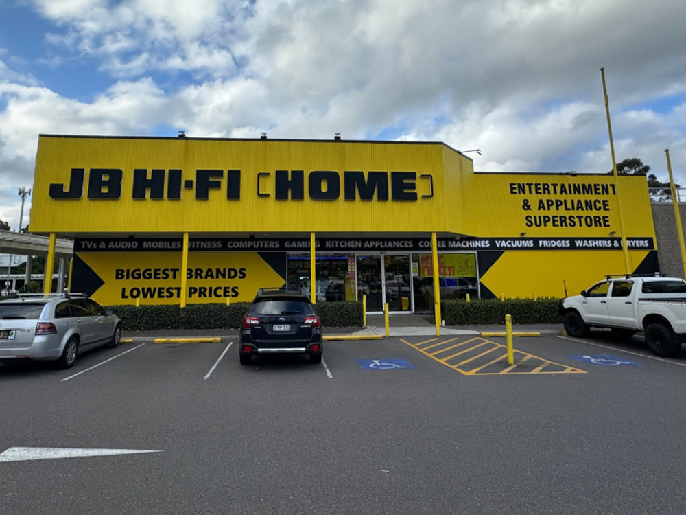 MM_Signage's tweet photo. Store Refresh including lower level painting &amp; signage installation - JB HI-FI Erina Fair NSW #externalsignage #branding #painting https://t.co/JWIwycBXHC