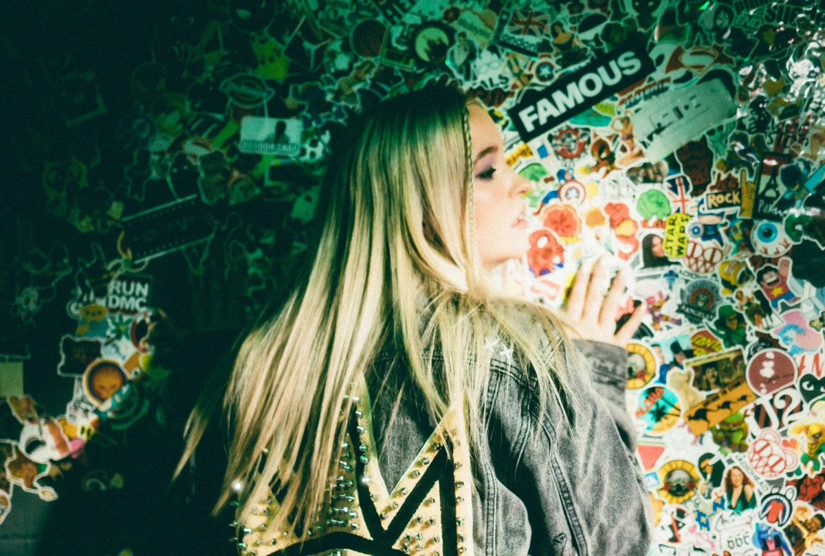 Riding the cusp between alt-rock and hard rock, akin to almost brutal, witchy anthems, Peyton Gilliland's (<a href="/MusicGilliland/">Peyton Gilliland Music</a>) ‘Lipstick &amp; Lithium' abounds with visceral surfaces. #albumreview
✍️: <a href="/groupatoldpink/">Randy</a>
🔗: v13.net/2023/11/peyton…
#PeytonGilliland...