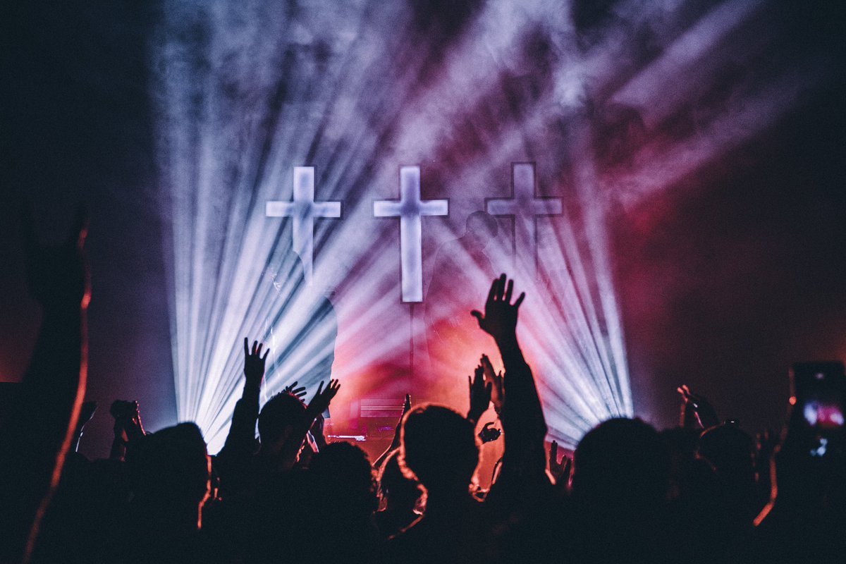 CrossesMusic's tweet photo. Hollywood Forever Cemetery night †† of ††† @hwdforever 📸 Clemente Ruiz https://t.co/Fu8G5lyhlt