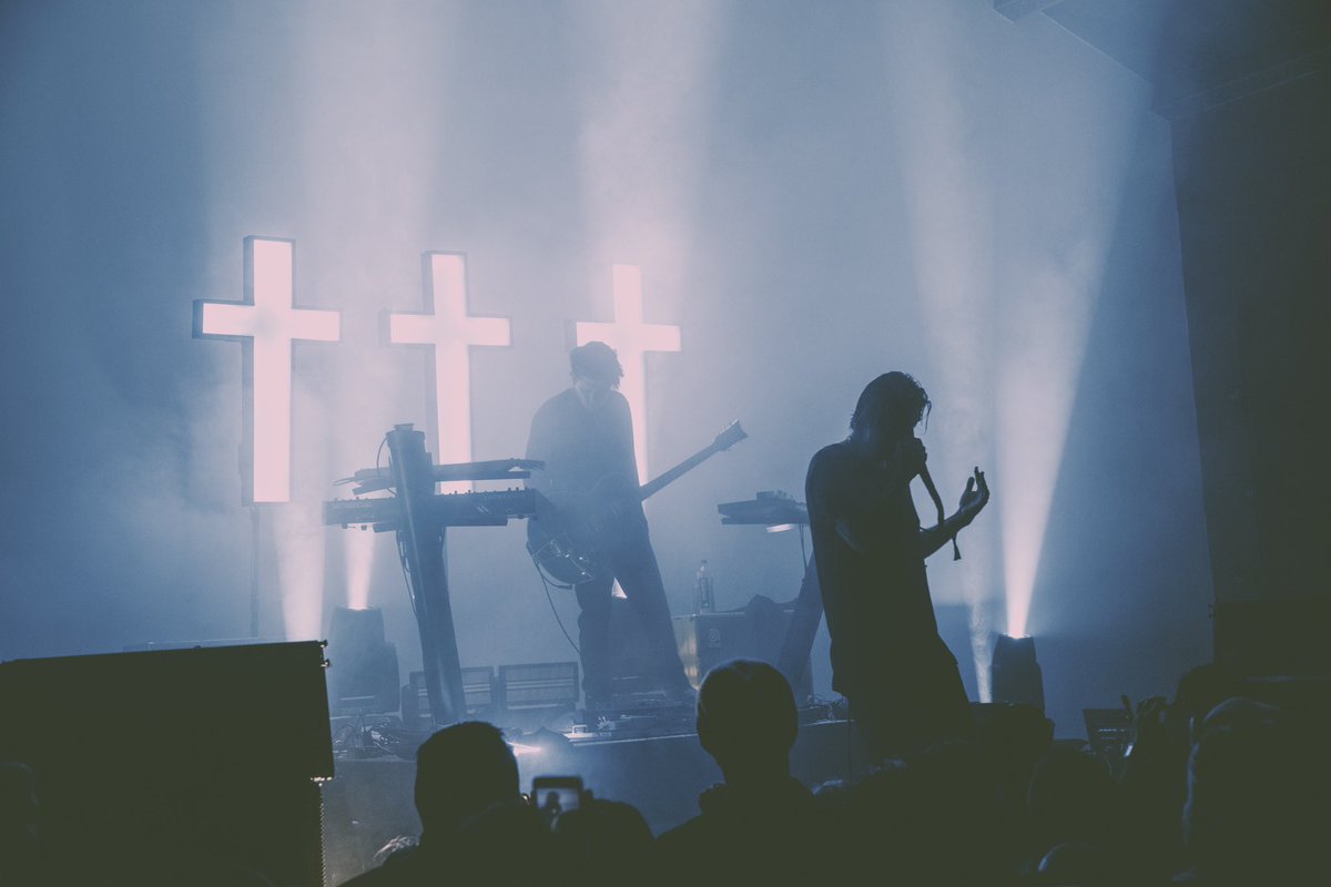 CrossesMusic's tweet photo. Hollywood Forever Cemetery night †† of ††† @hwdforever 📸 Clemente Ruiz https://t.co/Fu8G5lyhlt