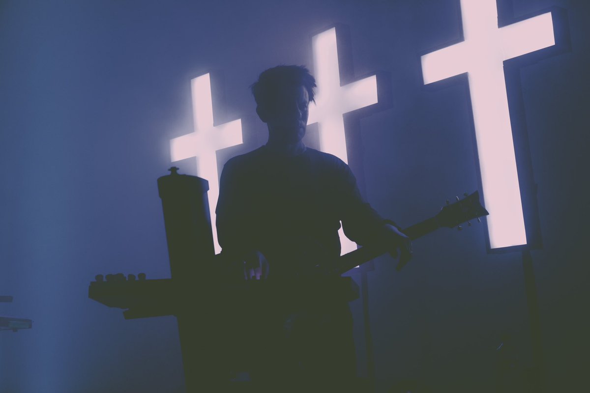 CrossesMusic's tweet photo. Hollywood Forever Cemetery night †† of ††† @hwdforever 📸 Clemente Ruiz https://t.co/Fu8G5lyhlt