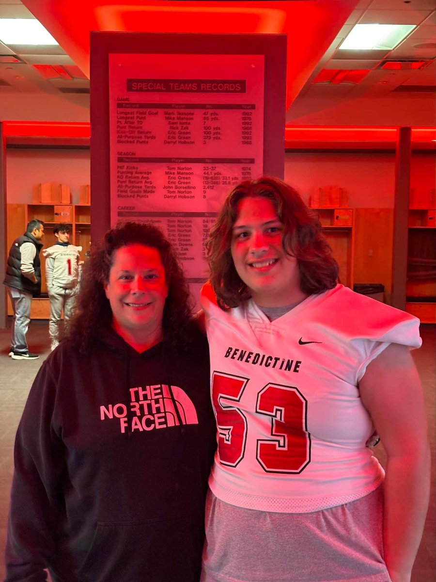 Had a great time at <a href="/BenUFootball/">Benedictine Football</a>  today! Thank you <a href="/Coach_Schroeder/">Jim Schroeder</a> and the rest of the coaching staff for having me on campus!! @SouthElginFB <a href="/coachteonic/">Dragan Teonić</a> <a href="/CoachSmith1028/">Smith Scott</a> <a href="/DeepDishFB/">DEEP DISH FOOTBALL</a>