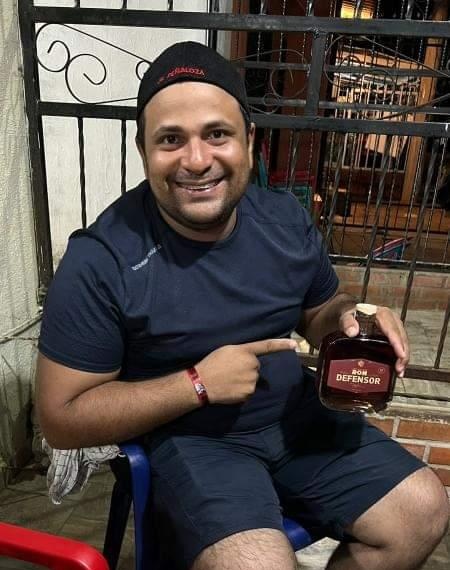 Kikaosca22's tweet photo. Que sea Defensor Mi Ron Defensor @SilvestreFDC @Juankp0507 🥃 https://t.co/6bF6tvWy2Y