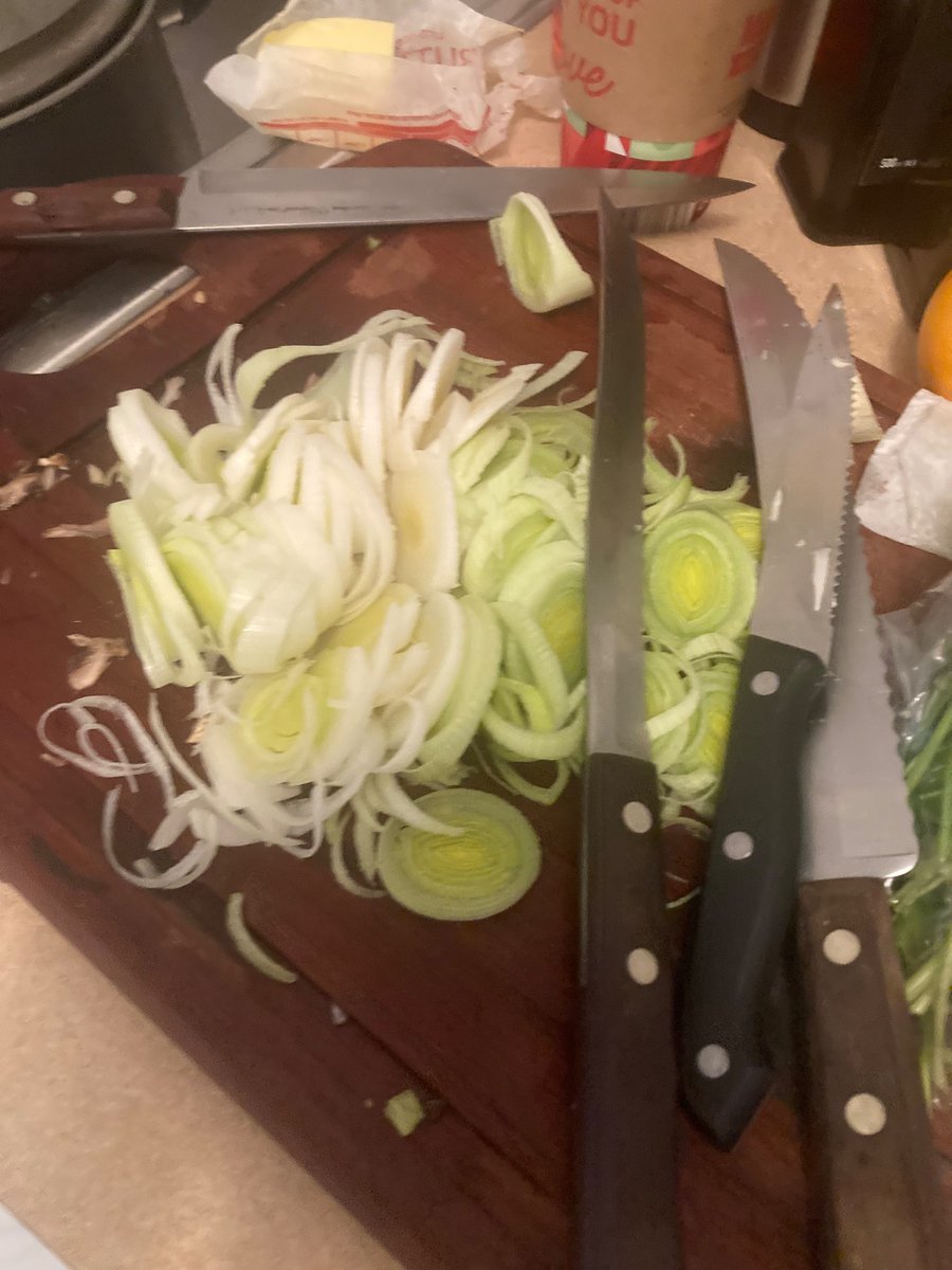 ToueyE's tweet photo. @morgfair Very wet day and night in Philadelphia..no garden winterizing today instead more Thanksgiving recipe prep! https://t.co/FwusP7YmzU
