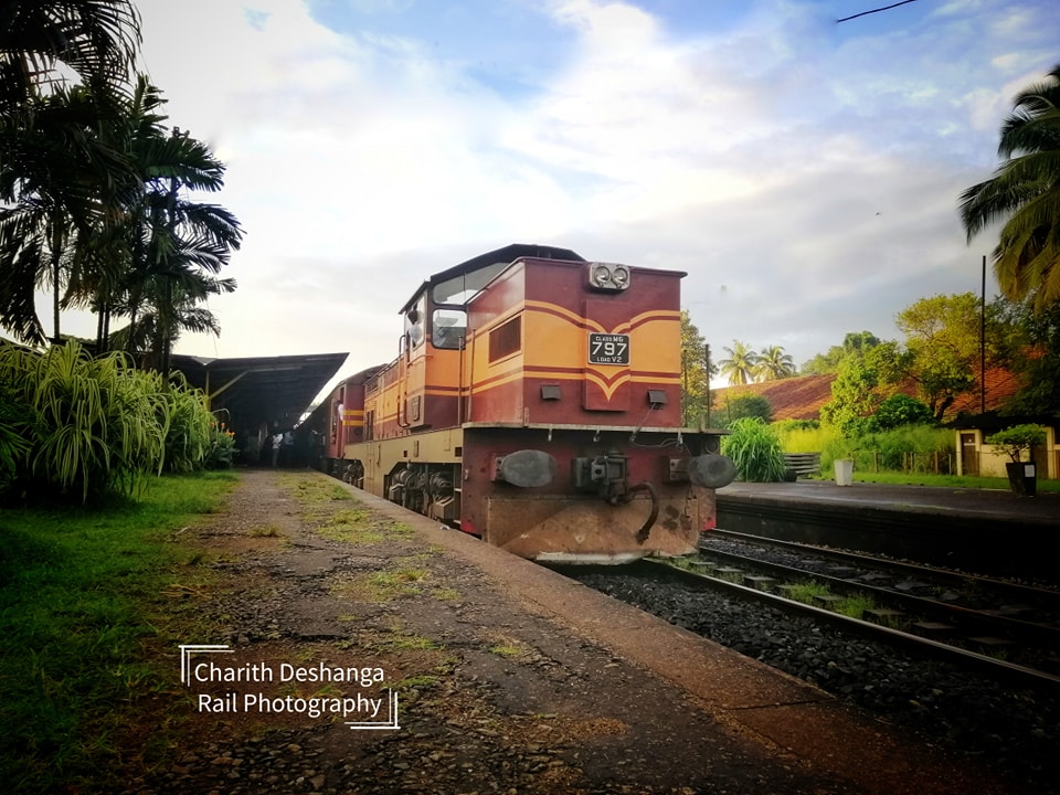 railluwa2020's tweet image. දුම්රිය ලෝලින් දෙදෙනෙකුගේ  සහයෝගයෙන් වර්ණ ගැනුවු එයා M6 797 මඩකලපුවට උදේන්ම  උදය දේව්ත් එක්ක   #Udayadevi #Bati #ICEengine #Ragamajuntion #Trainspotting #Visitsrilanka #Traintravaling