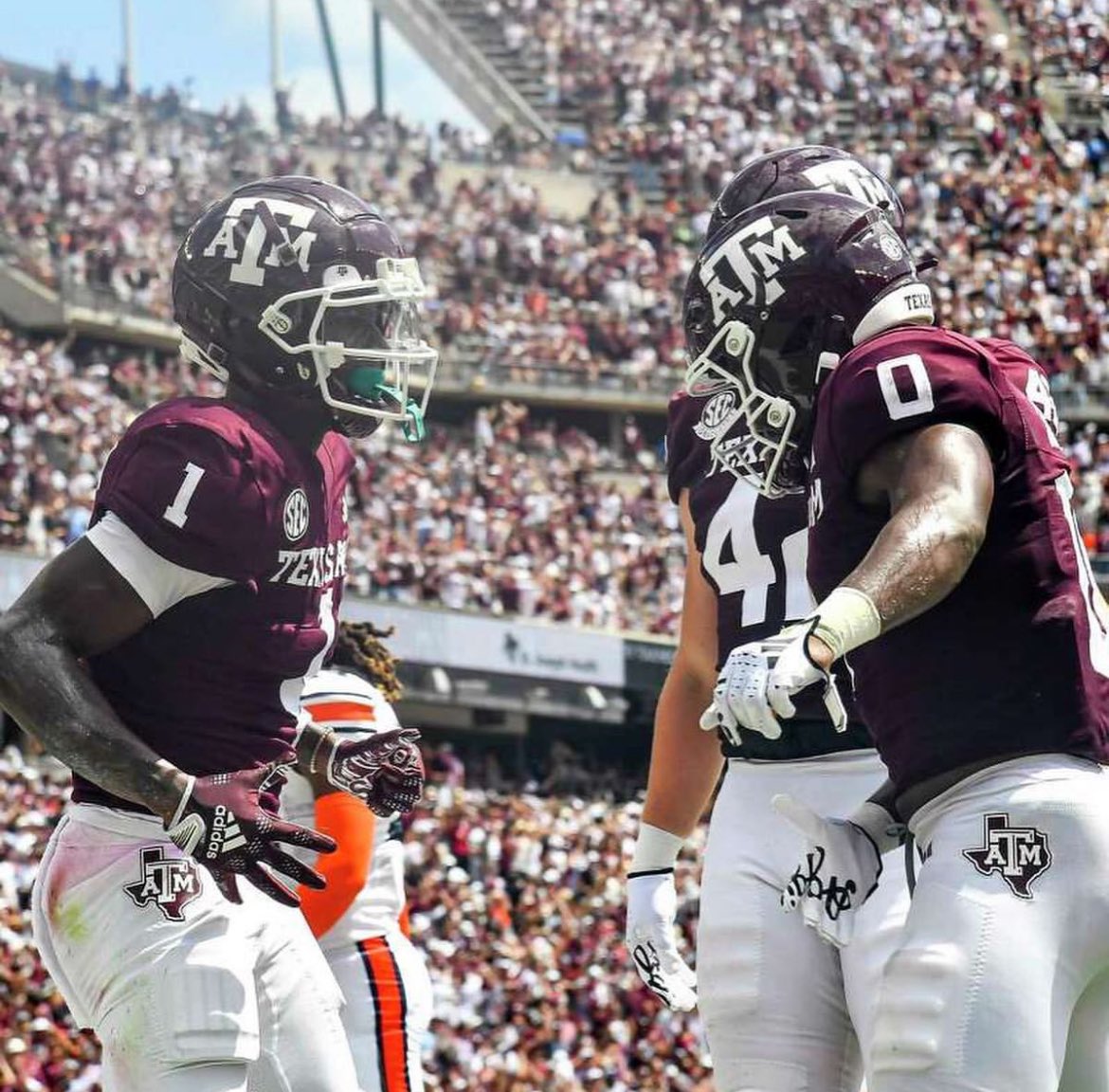 J_Dean34's tweet photo. Blessed to receive an offer from Texas A&amp;M University @CoachBGA @TheRealCoachMoe @larryblustein @TheCribSouthFLA @HarveyMartin89 @Therula99 @Rivals @FBUAllAmerican @ErikRichardsUSA @JerryRecruiting @Brandon_Odoi @AggieFootball @Andrew_Ivins @MohrRecruiting @_MNVikings https://t.co/wWYee3RIH8