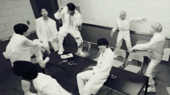 vkookssky's tweet photo. selamat bertugas wajib militer buat namjoon, seokjin, yoongi, hobi, jimin, taehyung, jungkook! 🫂 proud of them. sehat-sehat yaa disana 🥺💜

WE’LL WAITING FOR BTS
BTS FIGHTING 
BTS 2025 COMING SOON https://t.co/CA95RLpASh