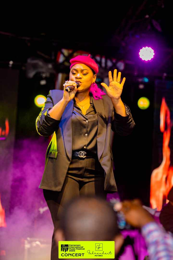 Reporter4Music's tweet photo. 🇨🇲 #Cameroun: @sandrinennanga était présente lors du #CIMFEST2023 à #Buéa, qui s'est déroulé la semaine dernière, du 16 au 18 Novembre au Stade #Molyko, avec un public qui a massivement répondu présent https://t.co/3fUpzJthAW