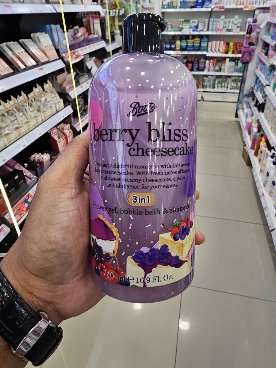heavensdew_co's tweet photo. Shower gel ni wangi gilaaa, dah habis mandi pun bau still melekat kat skin tau. Brand ni famous dekat Thailand 🇹🇭 500ml RM25 only// 3 in 1 pulak tu.💸🫣

So you nak, Berry bliss cheesecake or strawberry sundae 🥧🍓 🧁 https://t.co/s4GKTx0DmJ