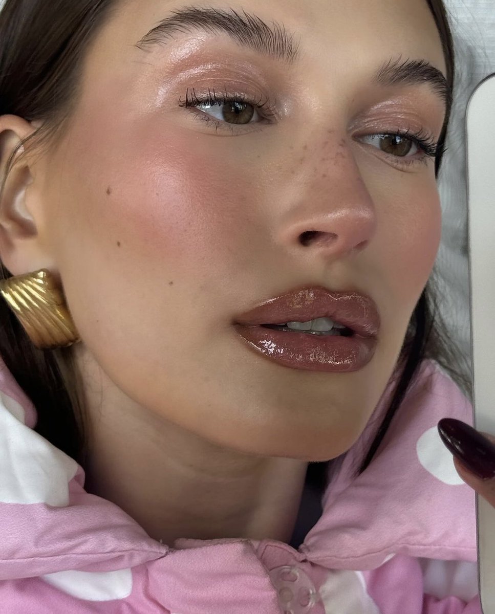 pradaparisian's tweet photo. Hailey Bieber via Instagram! https://t.co/0djN4Ti97w