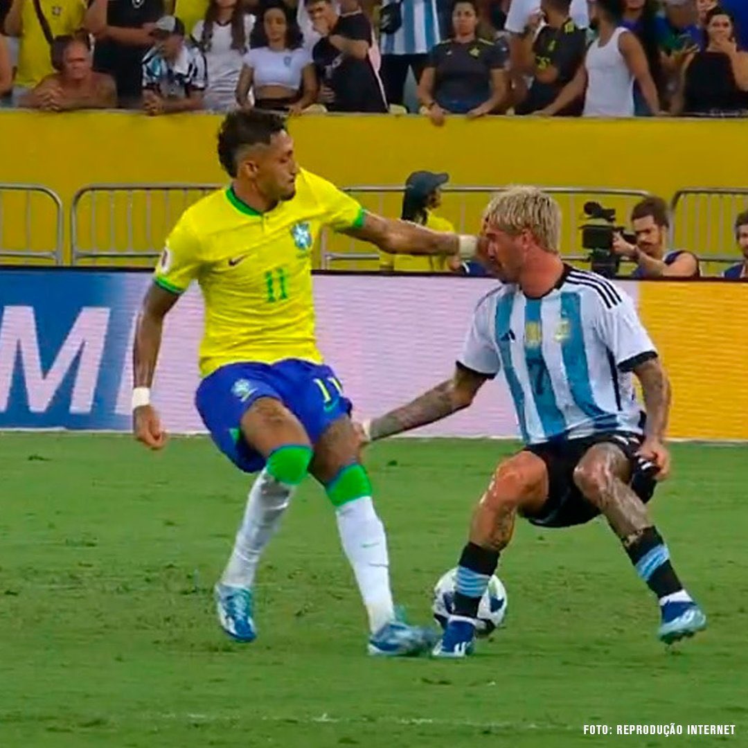 realmilgrauu's tweet photo. Esse tapa aqui no De Paul é pra ele tirar a pika do Messi da boca https://t.co/98RJkIT8Ah
