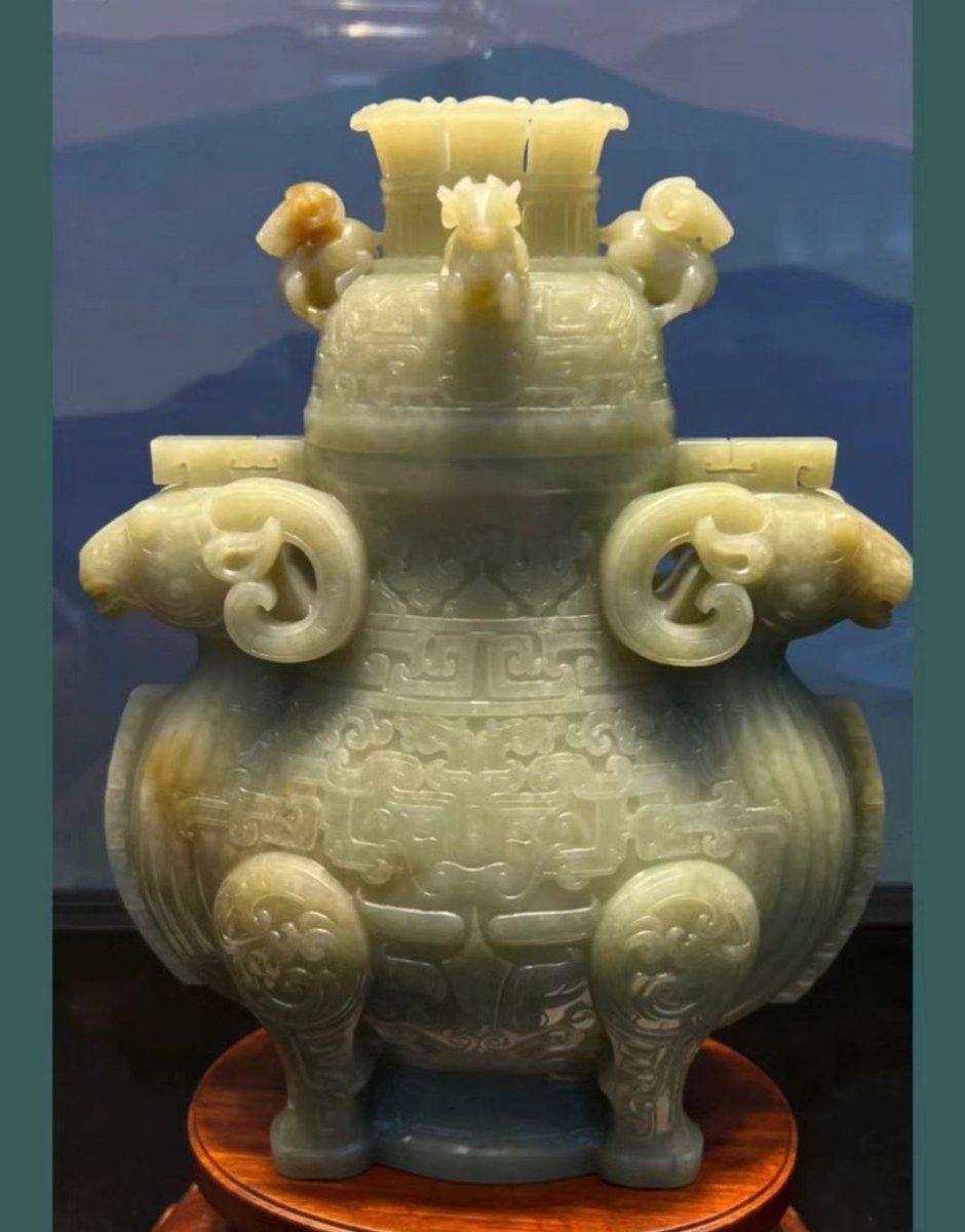 baliiw12's tweet photo. How did ancient craftsmen complete such exquisite jade carvings with only hammers and chisels? https://t.co/tZOe7sfYUY