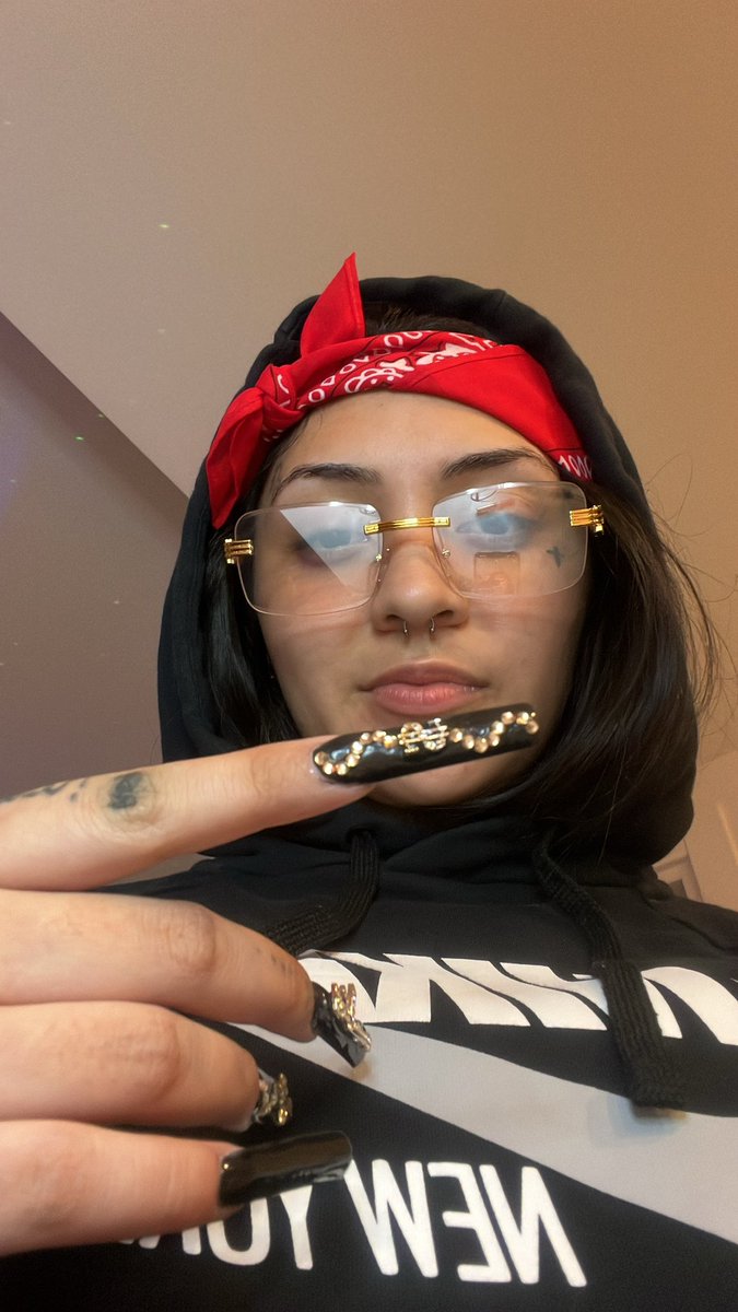 Check it out onlyfans.com/poshnio