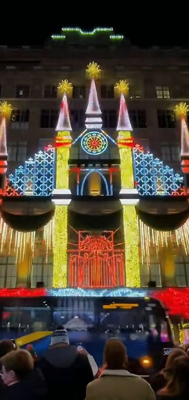 Each beautiful lantern has movements, expressions, and lifelike shapes.
