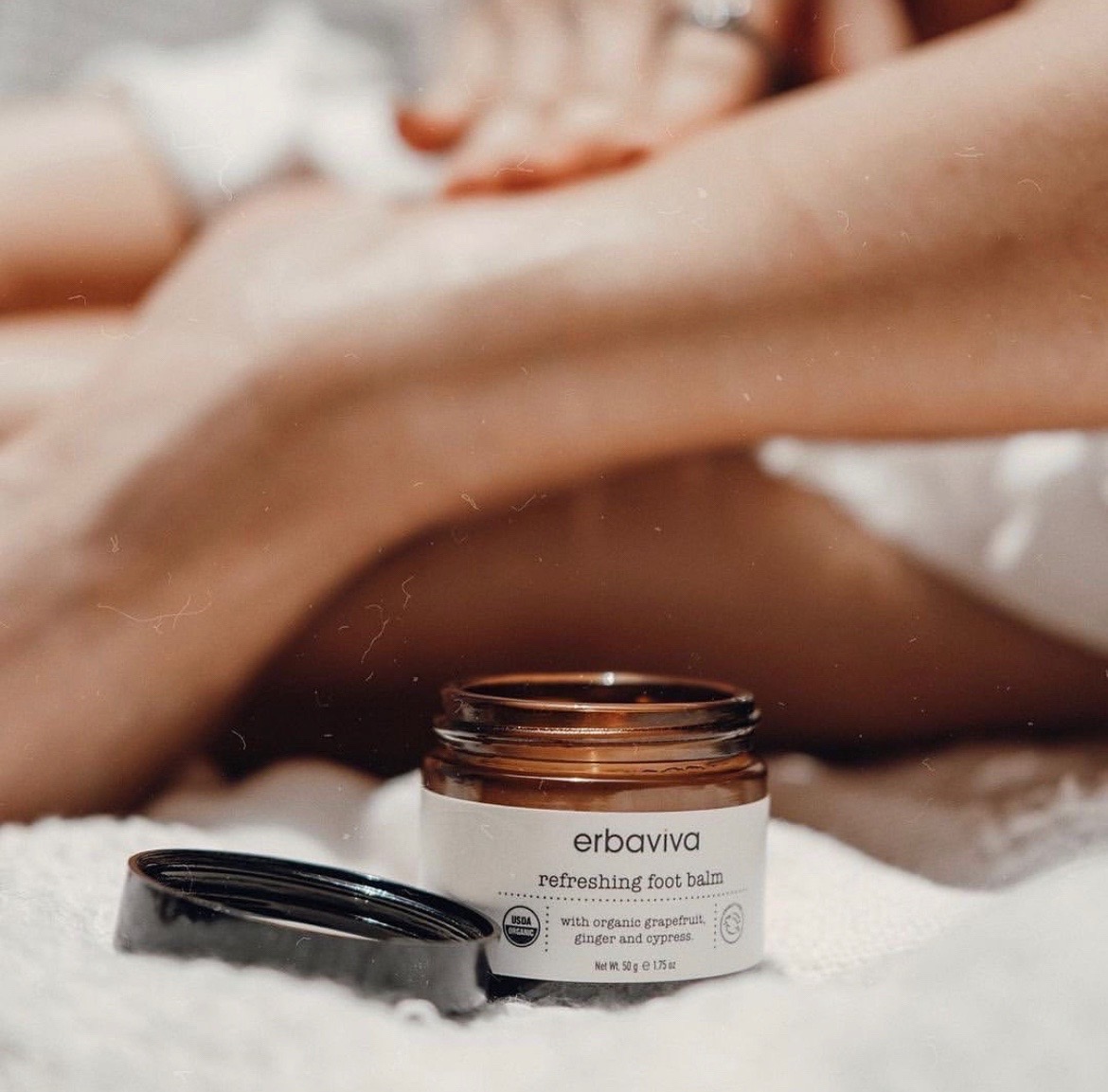 erbaviva's tweet image. Feet up, worries down. Embrace the refreshing relief of Erbaviva’s Foot Balm – your daily dose of sole-soothing bliss. 👣💆‍♀️ 

#ErbavivaRefresh #HappyFeet #relaxmood #Erbavivafootbalm #usdaorganiccertified #skinorganics #bcorp #vegan #madeinla #usa #since1996 #organicallygrown