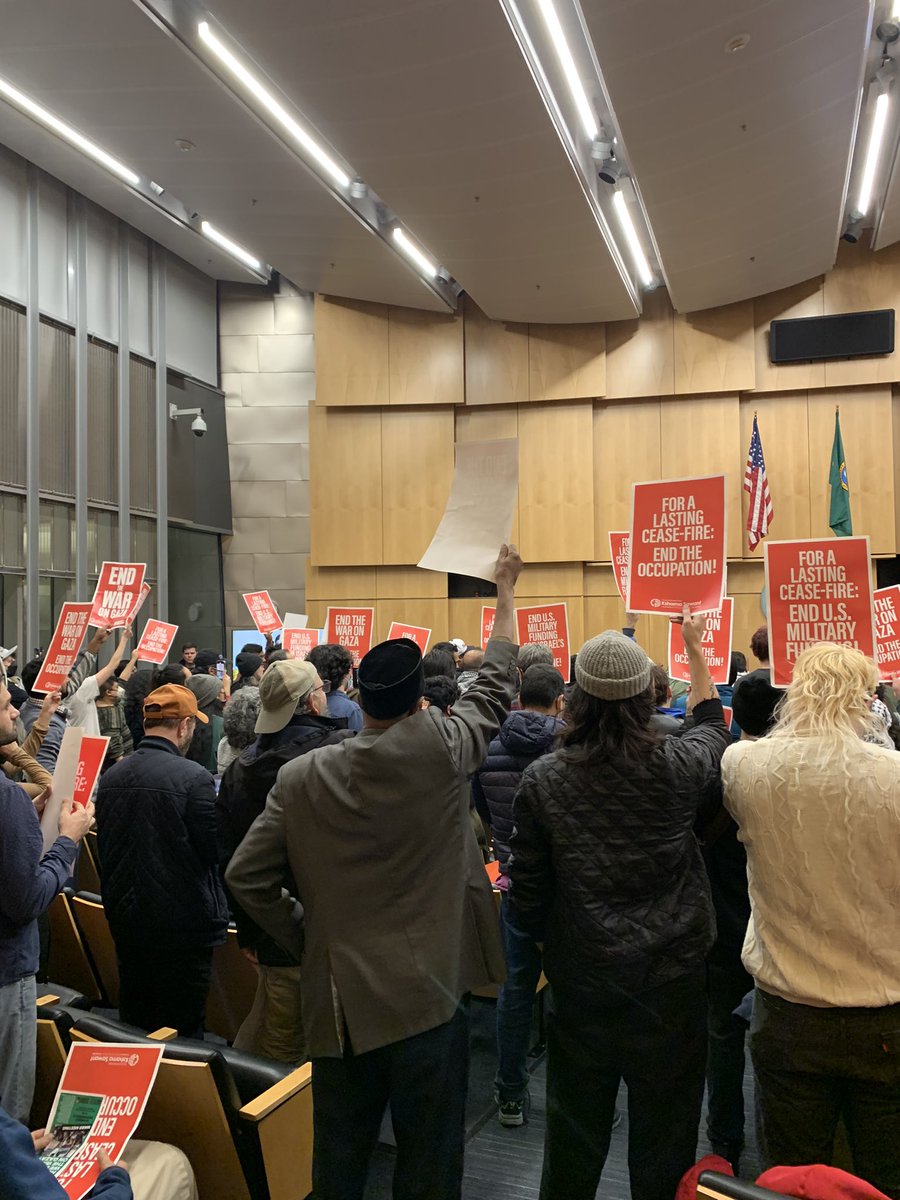 jordan_idiot's tweet photo. Seattle city hall packed with supporters of a resolution calling for a ceasefire and an end to us funding of Israel’s military and its occupation of Palestine https://t.co/7Y8bZOttGd