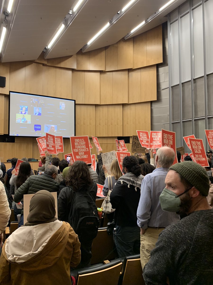 jordan_idiot's tweet photo. Seattle city hall packed with supporters of a resolution calling for a ceasefire and an end to us funding of Israel’s military and its occupation of Palestine https://t.co/7Y8bZOttGd