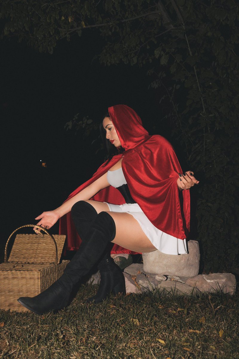 marisolss26's tweet photo. Se me pasó subir esta foto antes 🤭
❣️Caperucita Roja ❣️

#littleredridinghood #trickortreat #spokyseason #caperucita #coustume #dizfraces #november #girl #beauty #awesome #photo #portrait #nigth #partynigth #nite #halloweencostume 

https://t.co/UinEFMbnWV https://t.co/VEsXRWU6yM