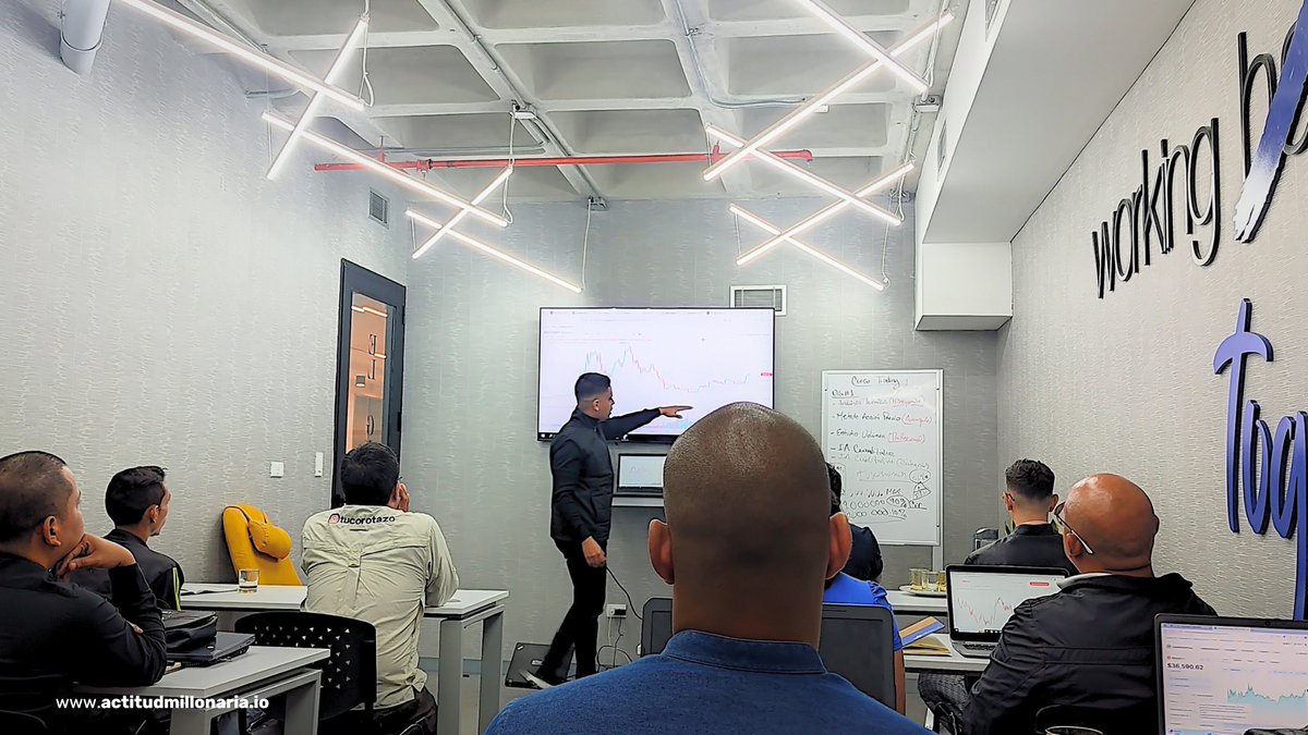actitudmillo's tweet photo. ¡#Inversión y Trading Nivel 2! 🚀 En nuestra clase inaugural, exploramos las maravillas del Análisis y las herramientas profesionales que serán tu brújula en este viaje de #trading. 📈💡 🌐✨  ¡La revolución financiera continúa! 💰🚀 #TradingActitudMillonaria #Nivel2 https://t.co/5tnxmdMvTI
