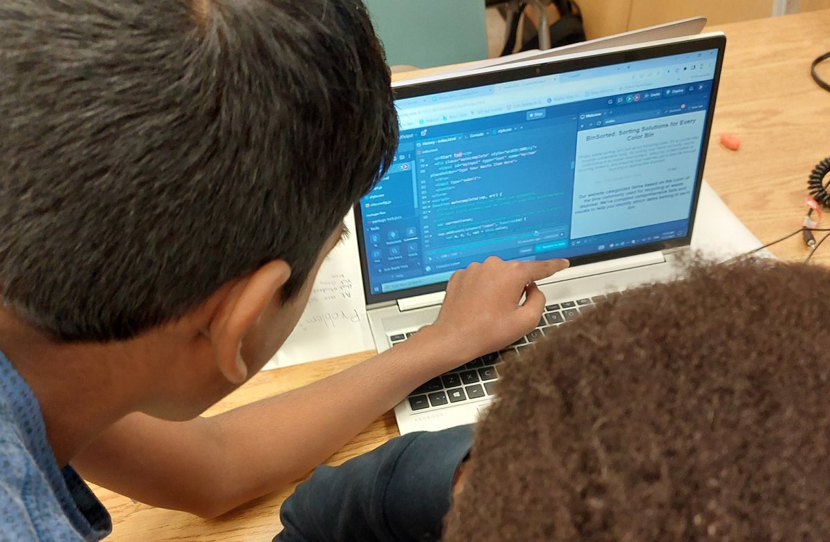 peel21st's tweet photo. A great day of real-world, fast-paced problem solving as the modern learning team supported intermediate students through the engineering design process during the community-centred @WestCreditSS 'Hackathon' ⚡️
#PeelEML #STEAM #InventForGood #MakerEd #CodeToLearn https://t.co/prSJtW2uir