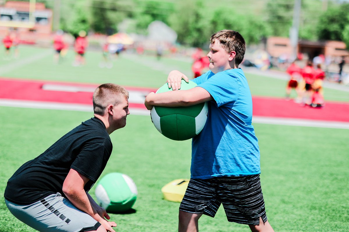 PancakeFootbal1's tweet photo. Working on bringing the hips with contact. Jack them up and bring the feet! #bringthethump #BeUncommon #offseasontraining #Pancake #Lawrence #KC #Tooeka https://t.co/Eg84uHVQ83