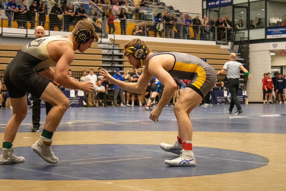 KentStWrestling's tweet image. Wishing Adan and Cael a Happy Birthday! #StayGolden x #GoFlashes