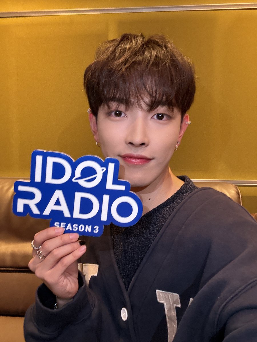idolradiokorea's tweet photo. 잠시 후 9시, 아이돌라디오3 #ep126_드림캐쳐 라이브 스트리밍 방송이 시작됩니다

📲 MBC RADIO 공식 Youtube 채널에서 라이브 스트리밍
https://t.co/3EAj6pOVlm

@radiombc @ATEEZofficial @hf_dreamcatcher https://t.co/rdwIR2t0yt