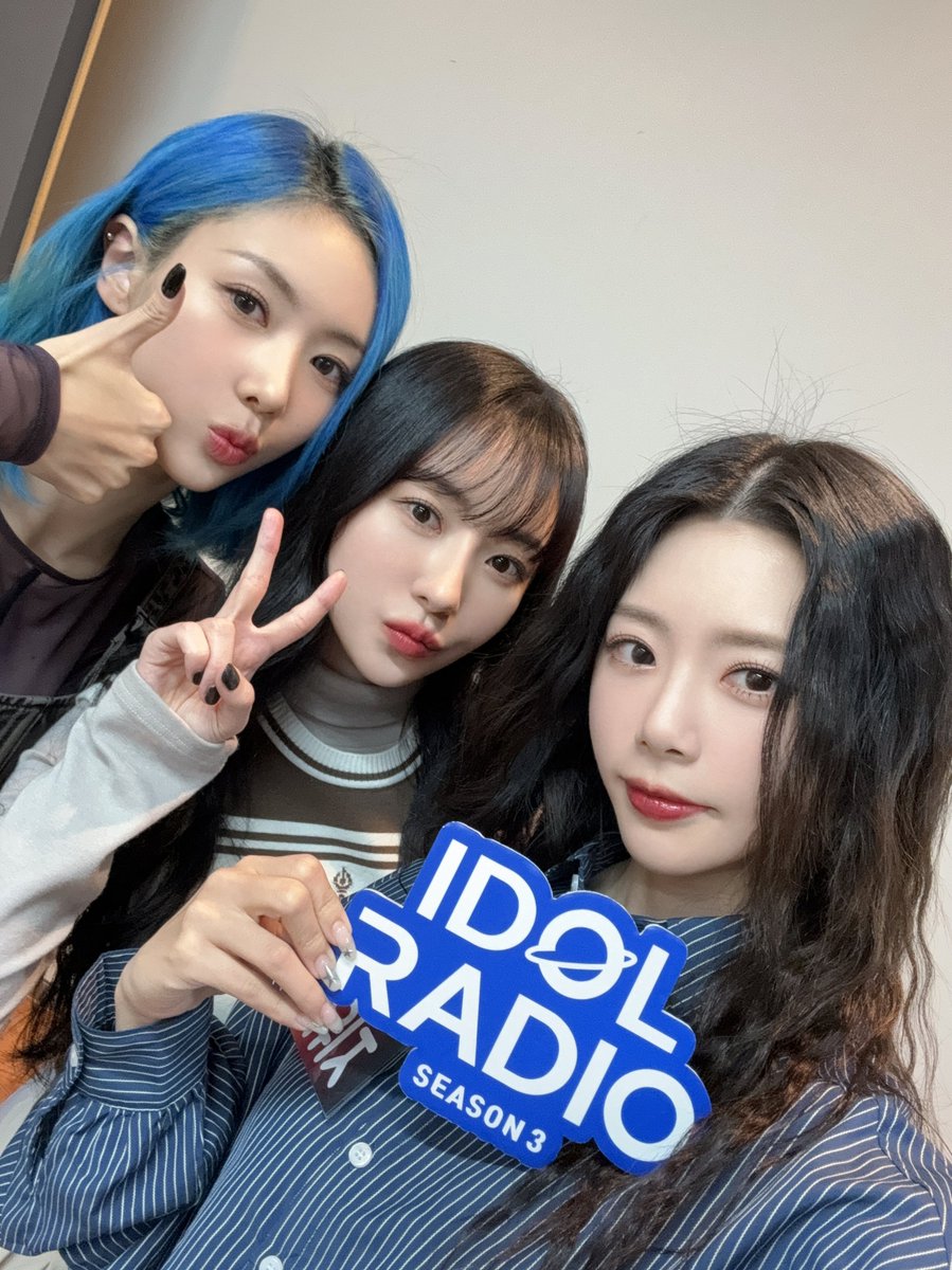 idolradiokorea's tweet photo. 잠시 후 9시, 아이돌라디오3 #ep126_드림캐쳐 라이브 스트리밍 방송이 시작됩니다

📲 MBC RADIO 공식 Youtube 채널에서 라이브 스트리밍
https://t.co/3EAj6pOVlm

@radiombc @ATEEZofficial @hf_dreamcatcher https://t.co/rdwIR2t0yt