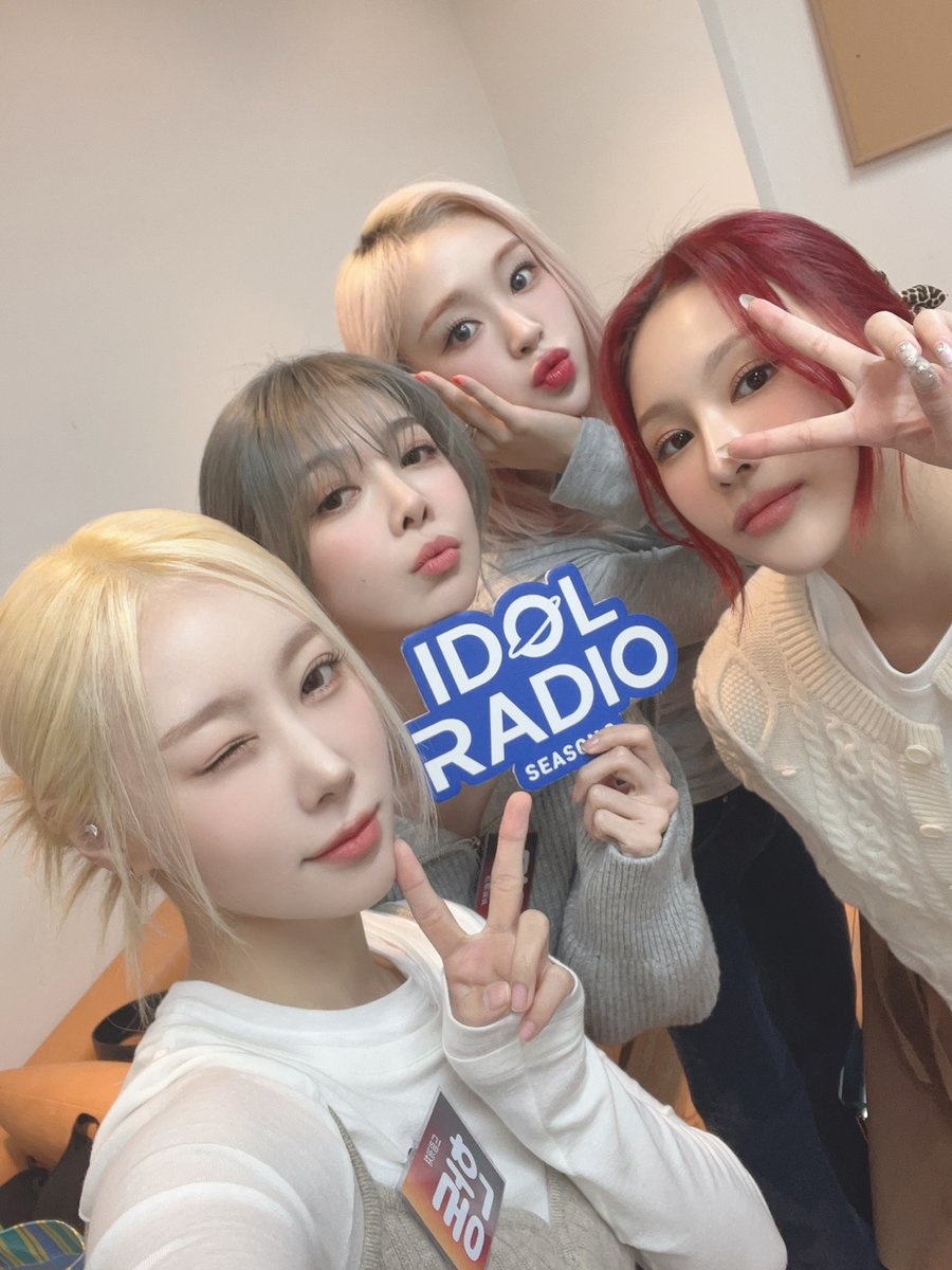 idolradiokorea's tweet photo. 잠시 후 9시, 아이돌라디오3 #ep126_드림캐쳐 라이브 스트리밍 방송이 시작됩니다

📲 MBC RADIO 공식 Youtube 채널에서 라이브 스트리밍
https://t.co/3EAj6pOVlm

@radiombc @ATEEZofficial @hf_dreamcatcher https://t.co/rdwIR2t0yt