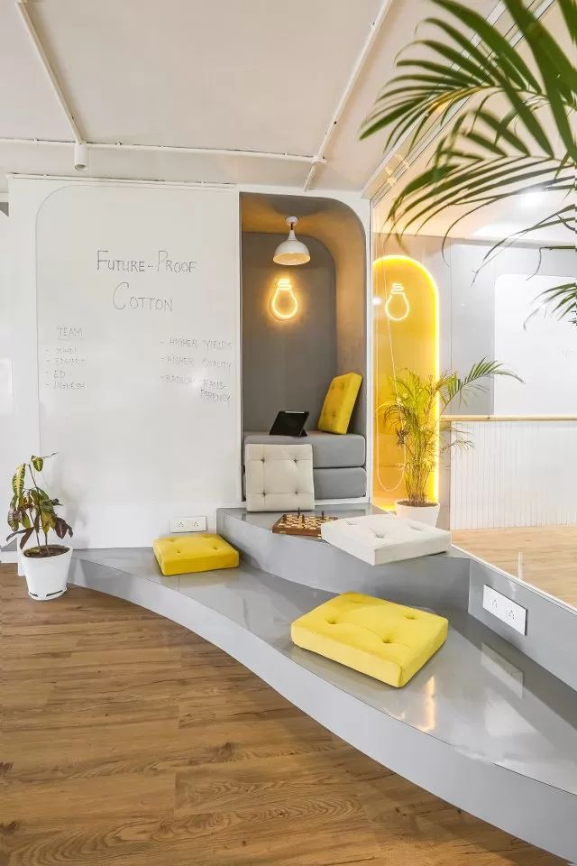 See full project>>buff.ly/3NhK0qS 

An Innovative Work Space With A Warm Pop Of Pastel Yellow | Design Khidkee 

#architectural #architecturaldesign  #interiordesign #interiors #interiordesigner #interiorstyling #interior #HomeDecor #office #officeinterior