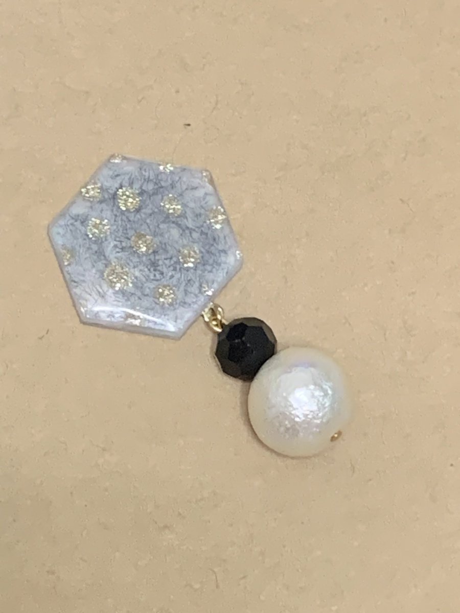 ffbf_u4's tweet photo. 試作〜
#レジン好きな方と繋がりたい #ffbf #ピアス #イヤリング https://t.co/hKNhVsRBC9