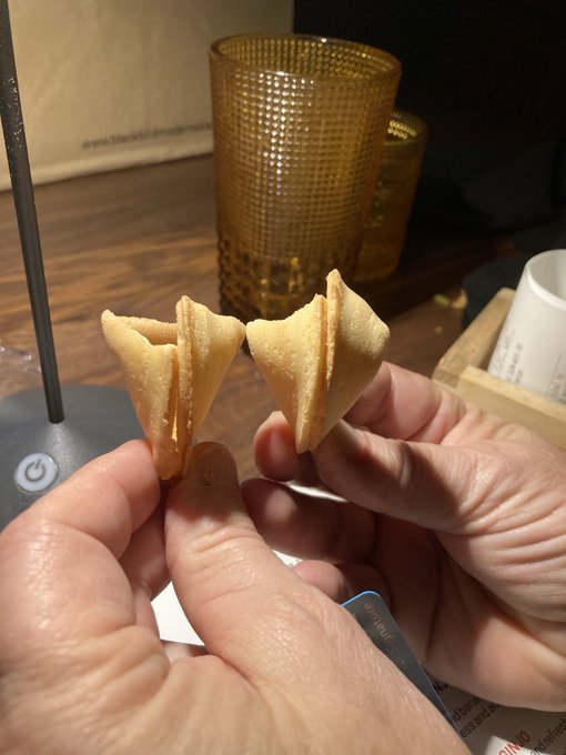 I&rsquo;m with Peyton Hall tonight. How do you like our friends fortune cookie? https://t.co/4lsFJ26nQS