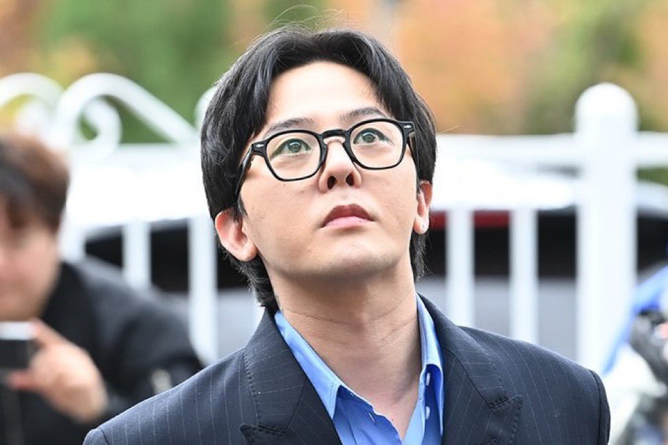 kchartsmaster's tweet photo. G-DRAGON’s hair and fingernails tests for drugs results came out negative, National Forensic Service confirms. 

No drug residue was found in his hair and nails. https://t.co/XfHdvL2AGY
