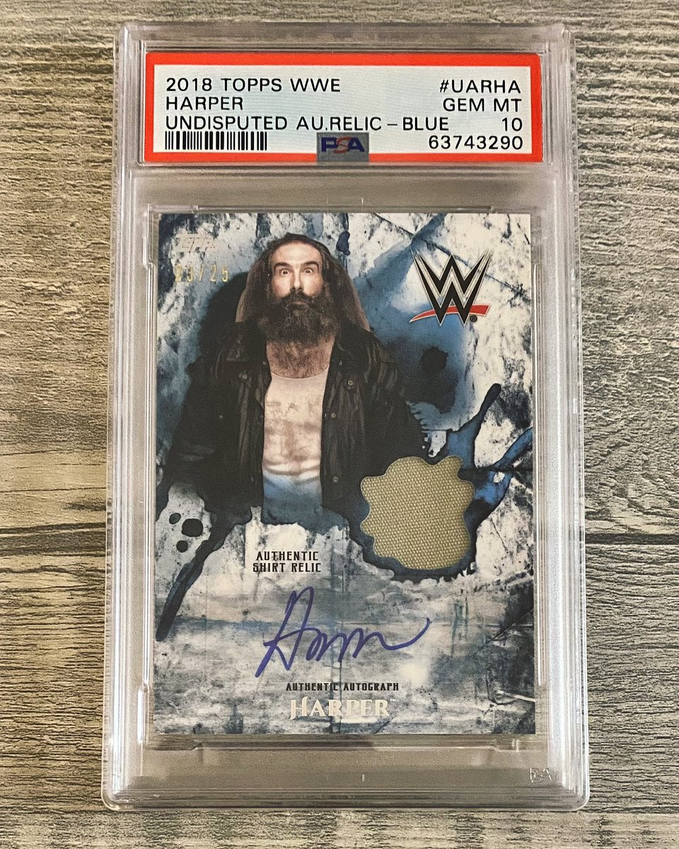 I had a couple of Luke Harper (Brodie Lee) autos a few years ago that I sold and regretted not keeping at least one of them. When I saw this one come up I knew it had to be mine!

#lukeharper #brodielee #darkorder #exaltedone #aew #wwe #topps #wrestlingcards #psa