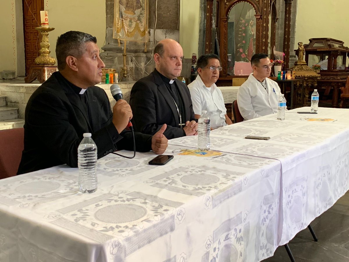 Jlabastida's tweet photo. Tuvimos conferencia de prensa para hablar de la crisis que enfrentan las casas de acogida de migrantes a cargo de la @ArquidiocesisMx, y que están rebasadas. La Iglesia, como parte de su tarea pastoral, acoge actualmente a miles de migrantes con alimento, techo y atención médica. https://t.co/oK6PEZlNfj