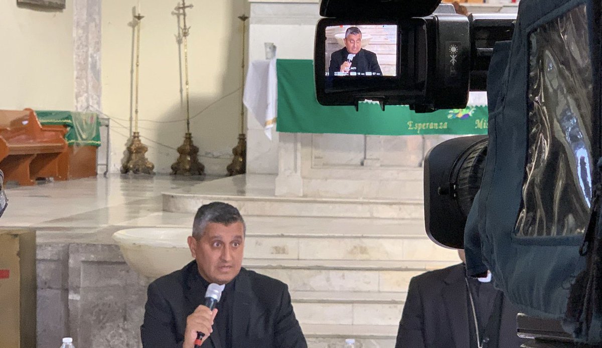 Jlabastida's tweet photo. Tuvimos conferencia de prensa para hablar de la crisis que enfrentan las casas de acogida de migrantes a cargo de la @ArquidiocesisMx, y que están rebasadas. La Iglesia, como parte de su tarea pastoral, acoge actualmente a miles de migrantes con alimento, techo y atención médica. https://t.co/oK6PEZlNfj