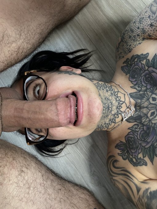Chomper 🦕 https://t.co/peqfi8mUzC<a href="/tag/divinebitches"class="tags"><span>#divinebitches</span></a>
