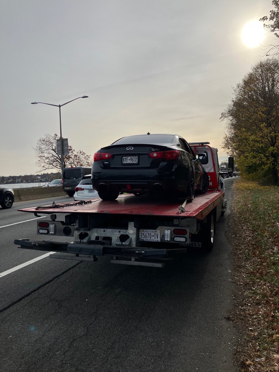 NYPDHighway's tweet photo. Today, Officers from Highway Patrol Unit #3 conducted enforcement focused on vehicles with fraudulent/missing license plates. This vehicle had a mechanical shutter concealing the plate, thereby evading tolls &amp; cameras. https://t.co/lGGiuQZB7d