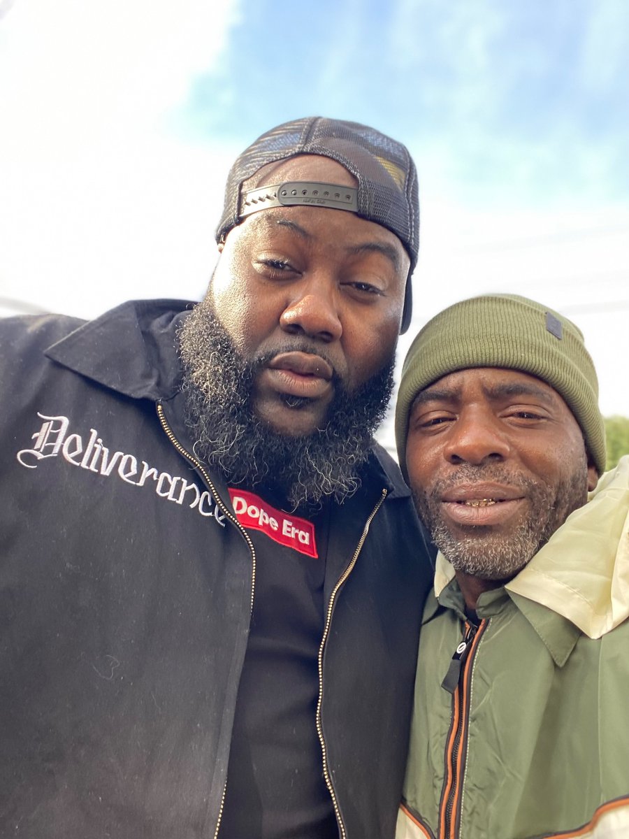ocanecurrency's tweet photo. Building leadership and community Knowledge
 
sending a special acknowledgment to Fab/Theresa Anderson #dopeera for all the great work and unconditional support  #19anniversary #TurkeyGiveaway #oakland #community #bayarea #2023 #mistahfab #2024 #orlandojohnsongreenparty https://t.co/DKdnp1udUG