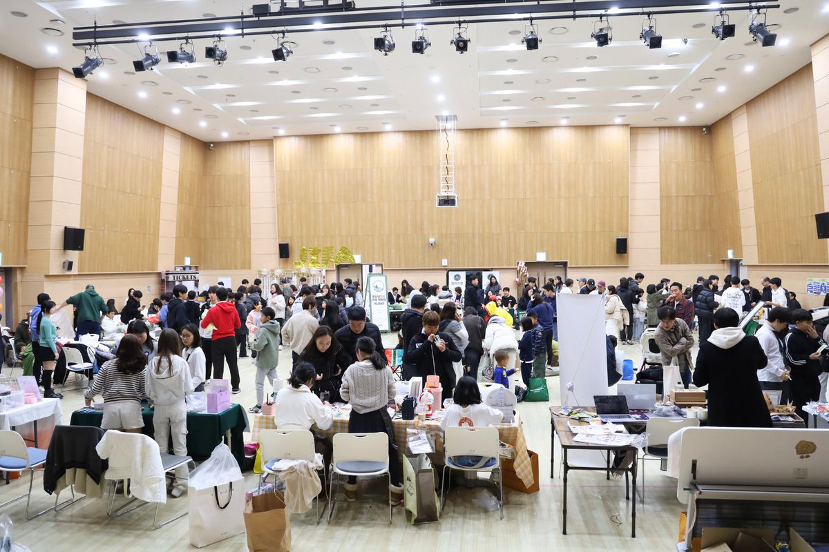 The annual school bazaar was a great success this year, and we owe it all to our Parent Association. It was heartening to see everyone come together with genuine joy and a strong sense of community.

#sjajeju #sja_jeju #internationalschool
#communityevent