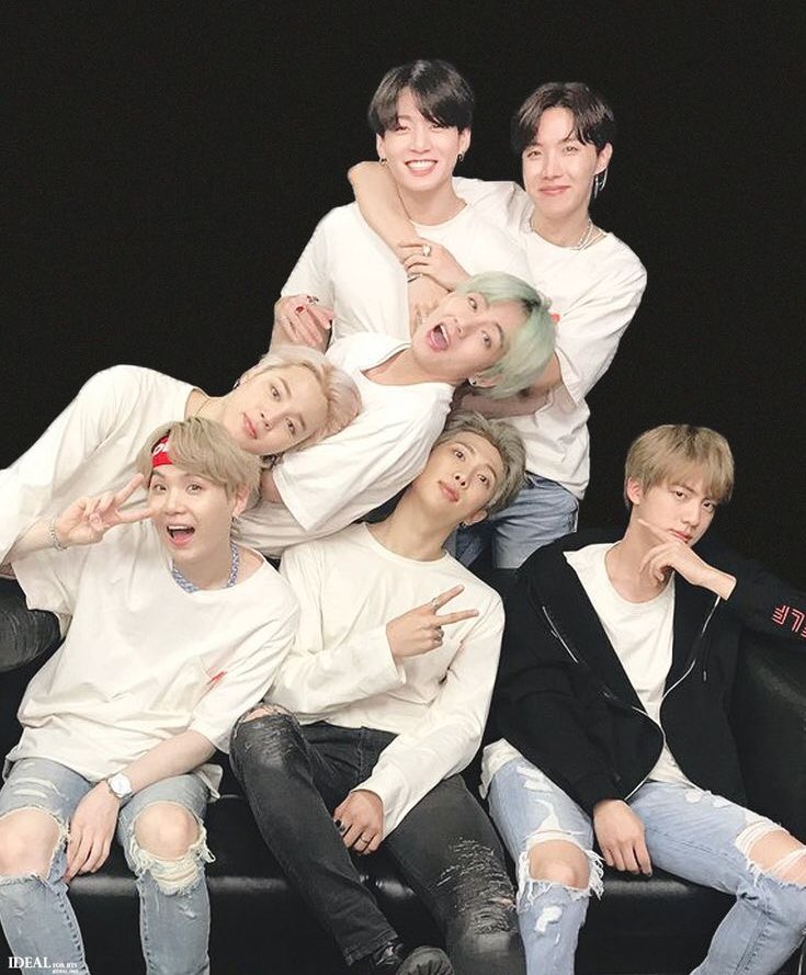 เราจะผ่านมันไปด้วยกัน 
เจอกันปี 2025 นะ BTS 💜