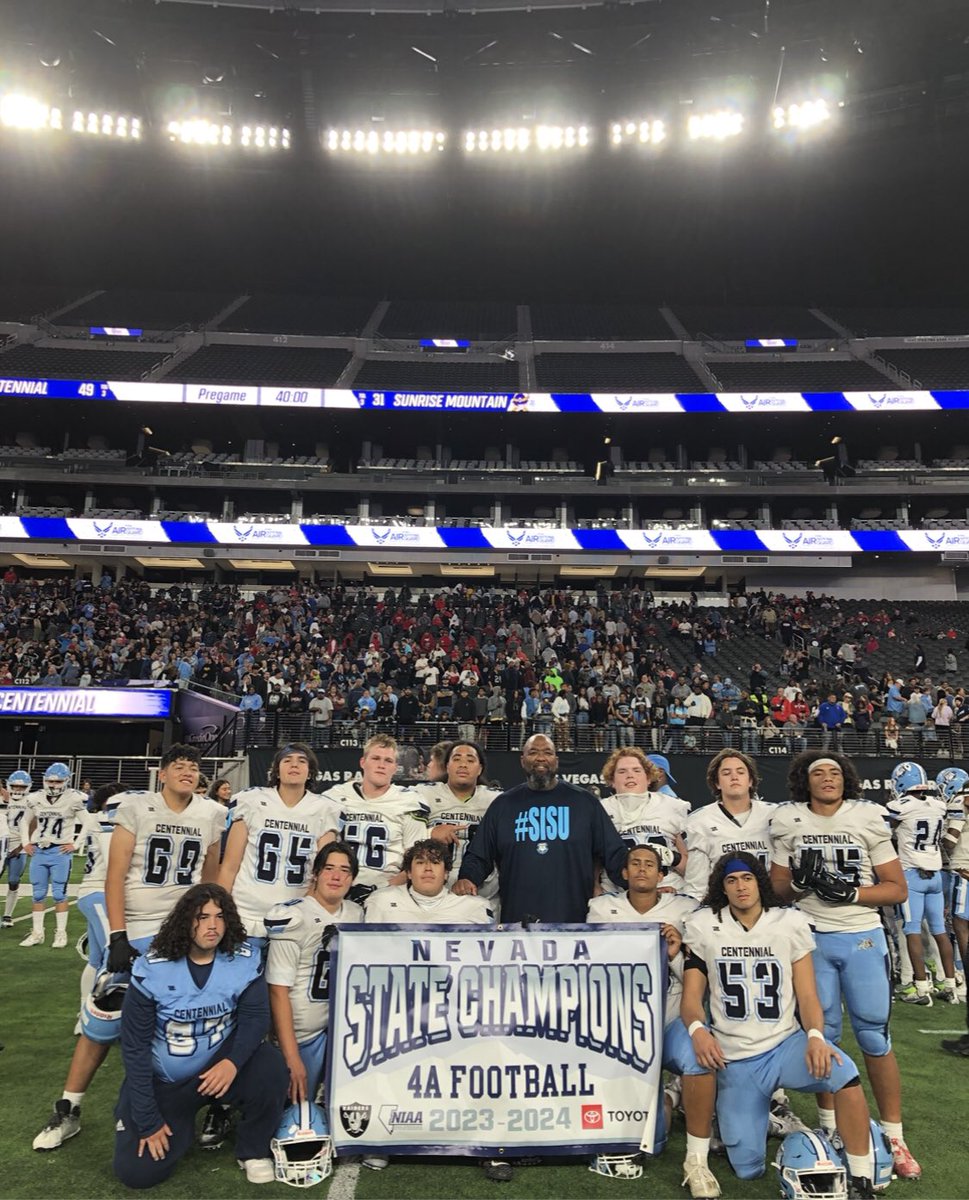 CoachNorris34's tweet photo. Love these dudes‼️🦾#OLPride #BigDawgFamily
#AirRaidOnTheHill
#WZ #DownHillCut
#LeachMeetsGibbs
@LVCen10Football @iamcoachMB https://t.co/cpCVkSdXux