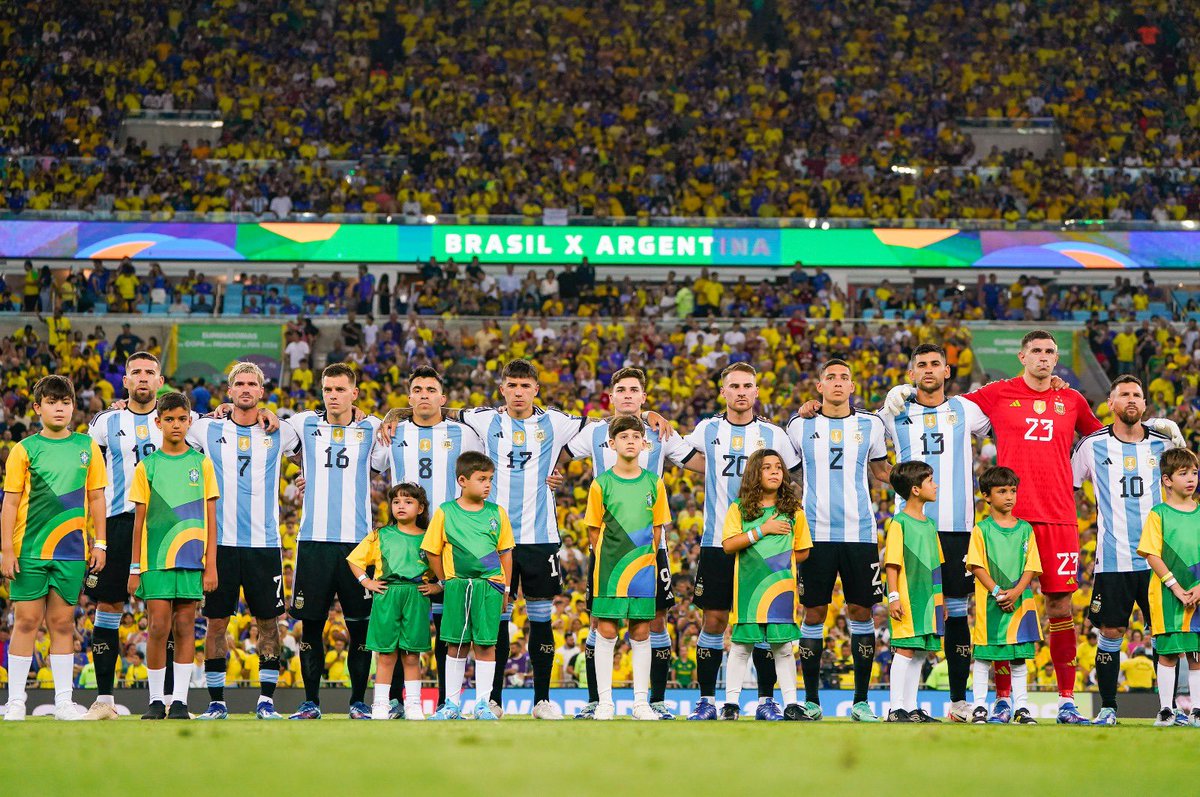 DavooXeneizeJRR's tweet photo. Gracias, muchachos. Una vez más. 🇦🇷 https://t.co/D8tGj0jJk8
